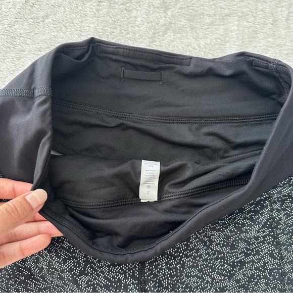 Lululemon Speed Short 4-way Stretch 2.5" Daisy Dust Alpine White Black Size 2 - Picture 11 of 13